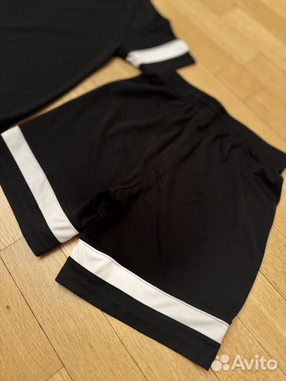 Футбольная форма Nike детская 137-147