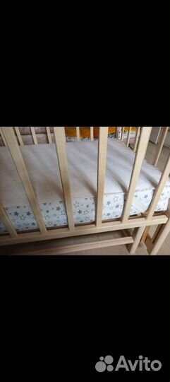 Продам детскую кровать с маятником