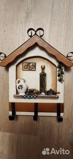 Вешалка для кухни декоративная