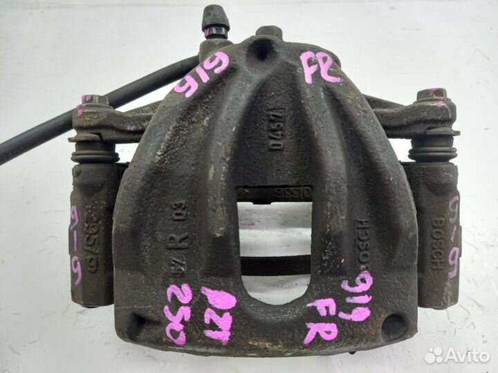 Суппорт передний правый Toyota Avensis AZT250