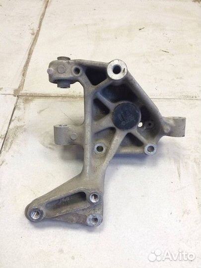 Кулак поворотный задний левый