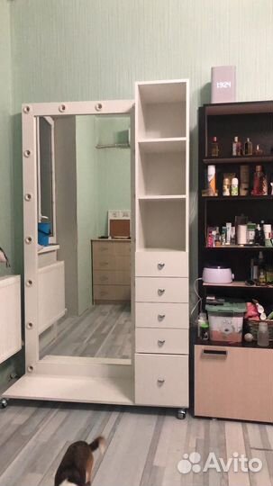 Гримерное зеркало с лампочками