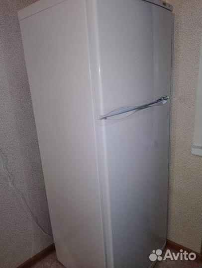 Холодильник атлант бу 1 год