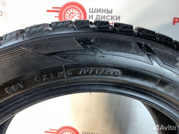 Toyo Observe Ice-Freezer 215/55 R17