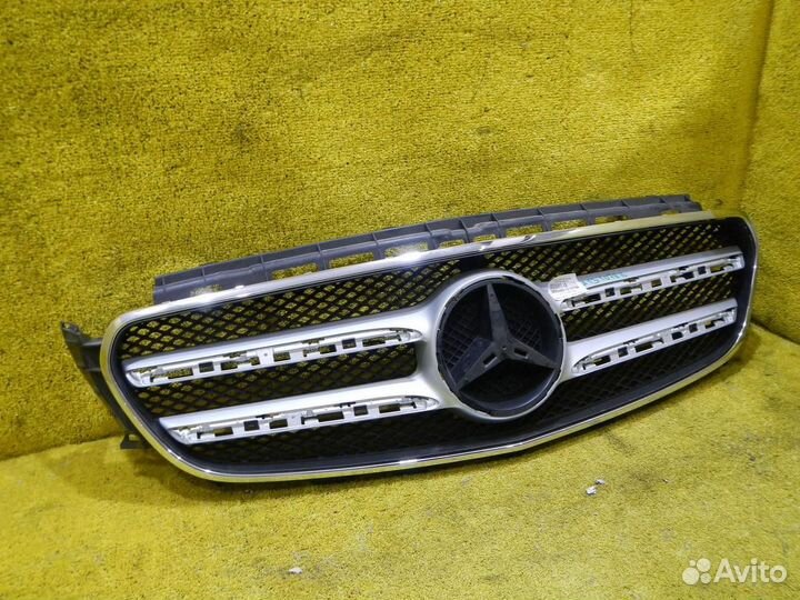Решетка радиатора Mercedes-Benz E-Class