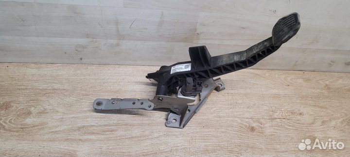 Педаль сцепления Ford Focus