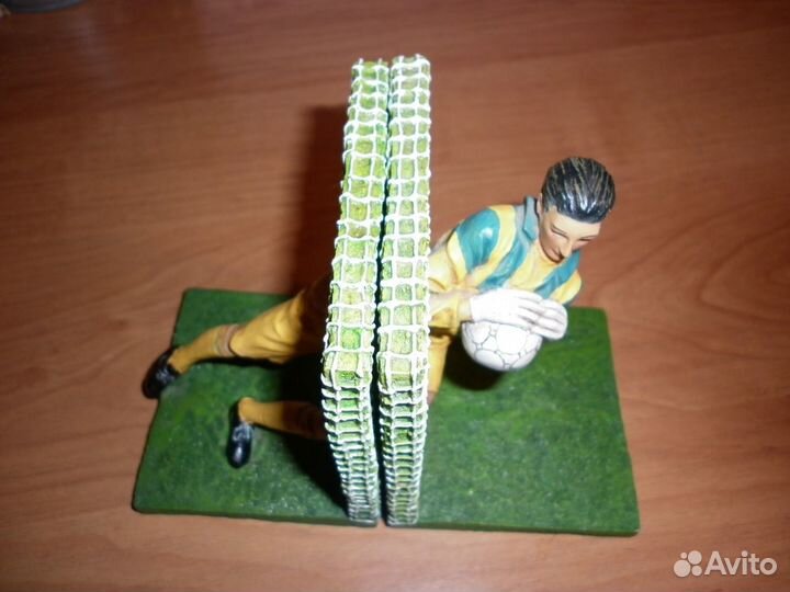 Коллекционная статуэтка - Футболист (вратарь)