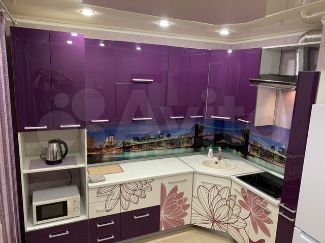 3-к. квартира, 80 м², 1/17 эт.