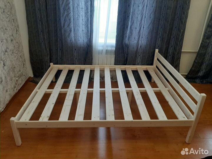 Кровать двуспальная из массива