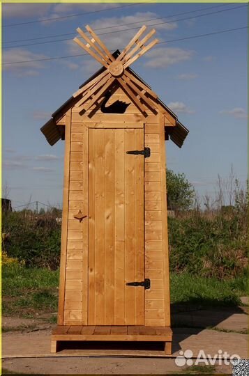 Уличный туалет деревянный KEY673