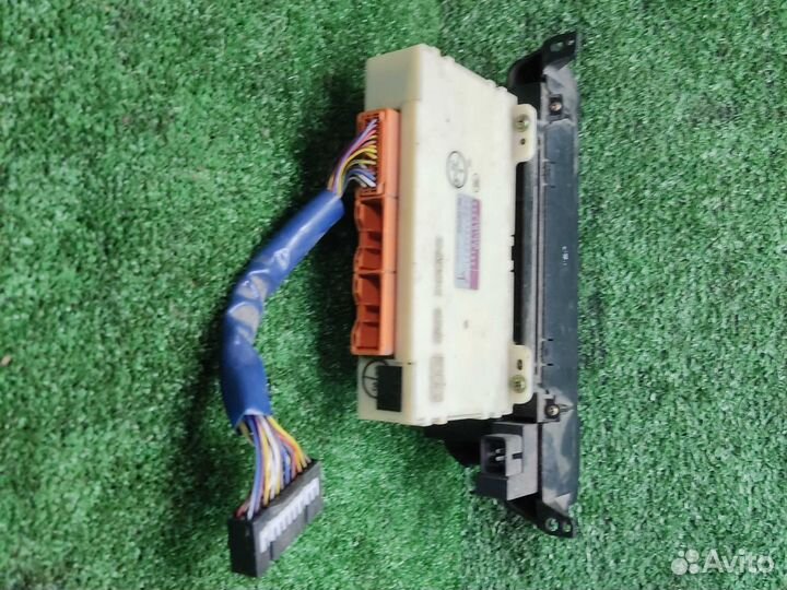 Блок управления отопителем Toyota Carina, VI (T190