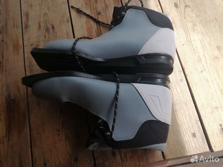 Лыжные ботинки trek NN75