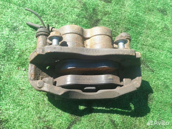 Передний правый суппорт Mercedes Sprinter w906