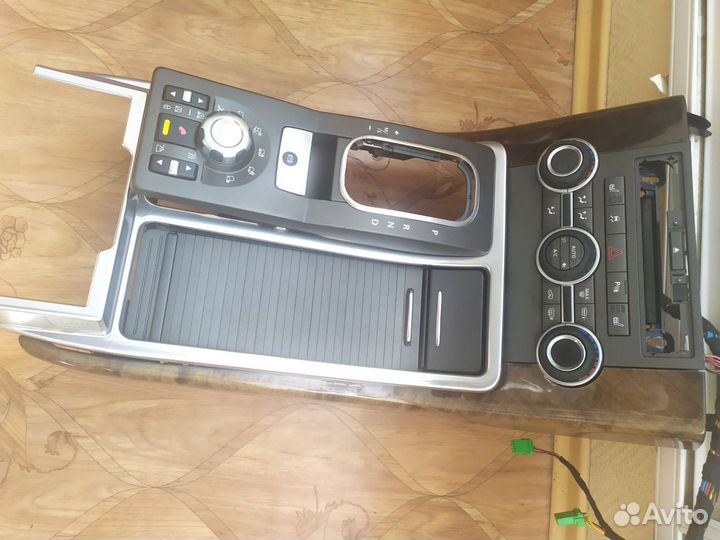 Центральная консоль с холодильником