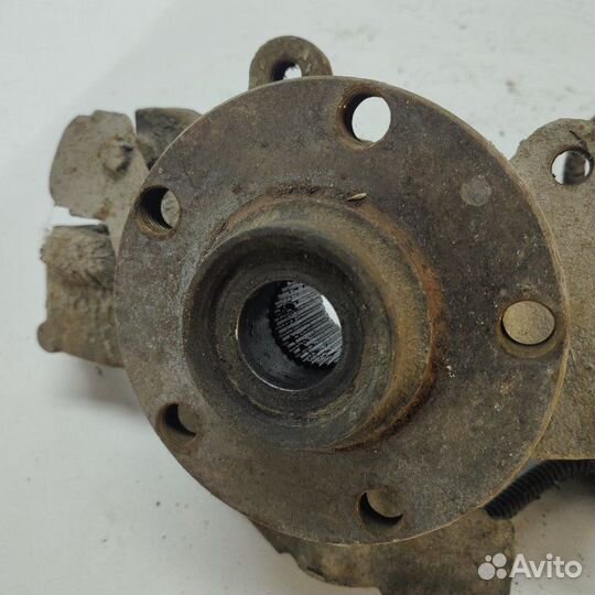 Кулак поворотный передний правый Volkswagen Passat