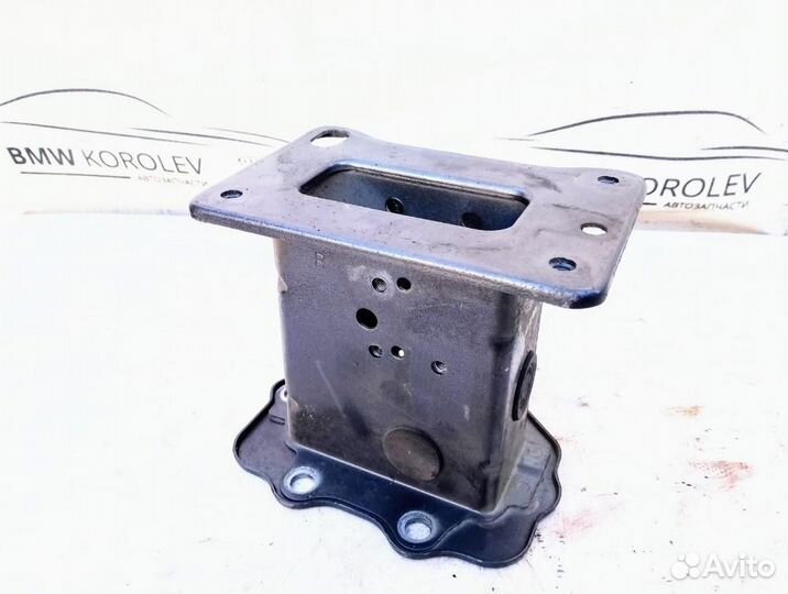 Кронштейн усилителя переднего бампера правый Kia C