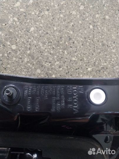 Фонарь задний в крышку багажника Toyota RAV4 4