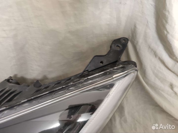 Mazda 2 Demio 07-14г.в. фара левая оригинал б.у