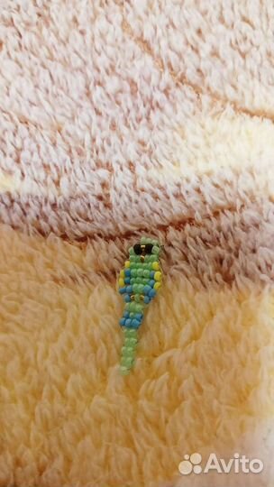 Волнистый попугай из бисера