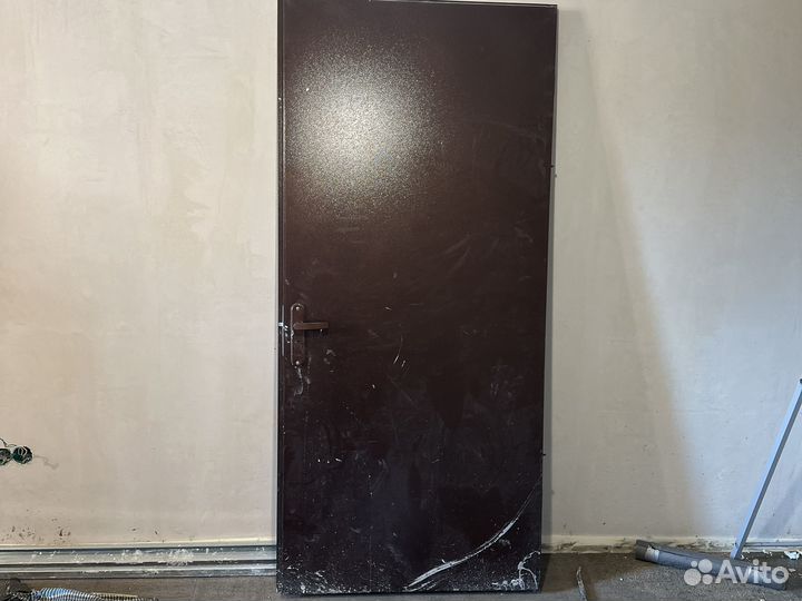 Металлическая дверь бу из новостроек