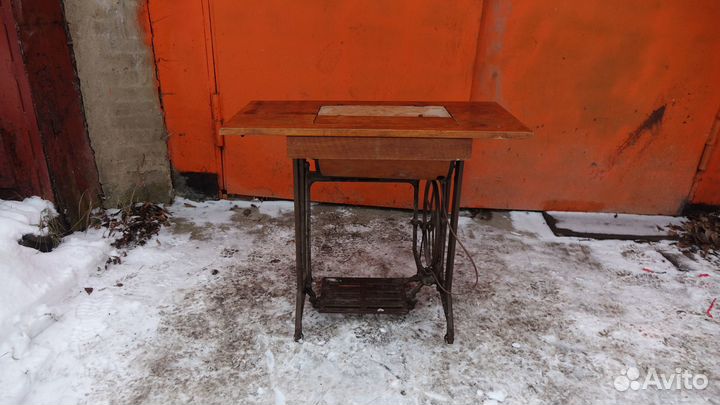 Швейная машина с ножным приводом пмз им. Калинина