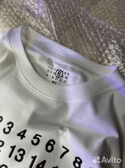 Футболки Maison Margiela: два цвета, два стиля