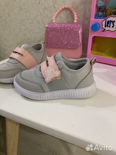 Кроссовки для девочки