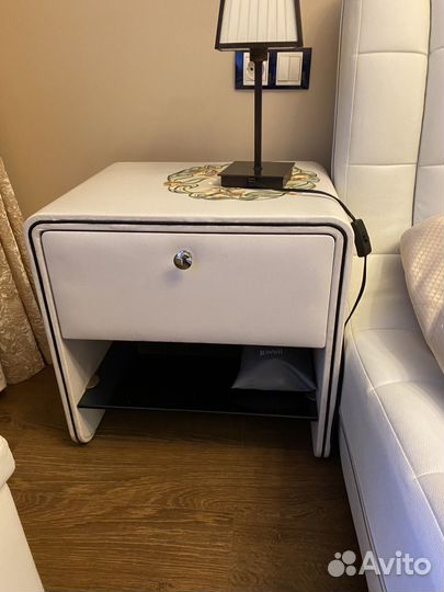 Тумбочки 2 и банкетка