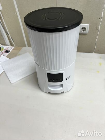 Автоматическая кормушка с WI-FI 4 литра