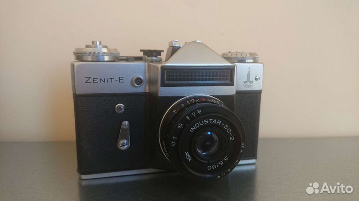 Плёночные фотоаппараты Смена Символ и Зенит-Е СССР