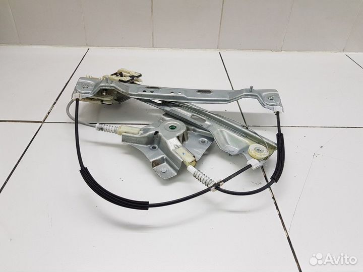 Стеклоподъемник задней левой двери