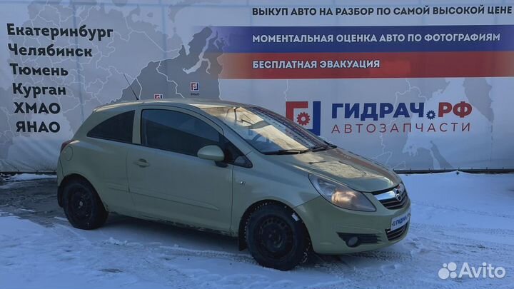 Кронштейн крепления крыла правый Opel Corsa D 13266901