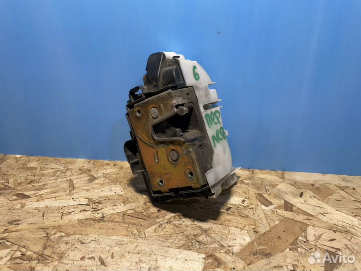 Замок передний левый golf 3