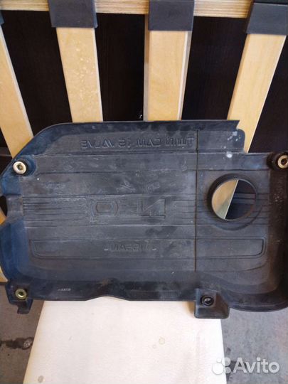 Крышка двигателя