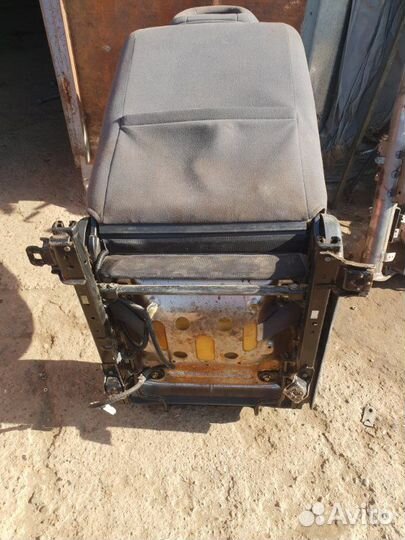 Сиденье переднее правое Mitsubishi Lancer 9 4G18