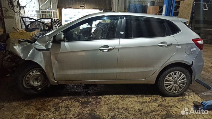 Стекло двери задней правой Kia Rio 3 83421-4X210