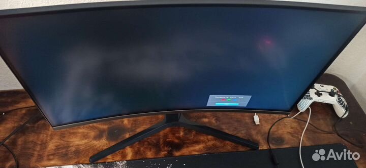 Изогнутый LED монитор 27