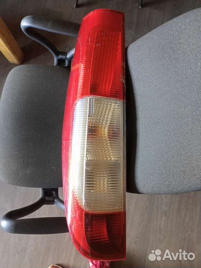 Продам фонарь задний левый Мерседес viano