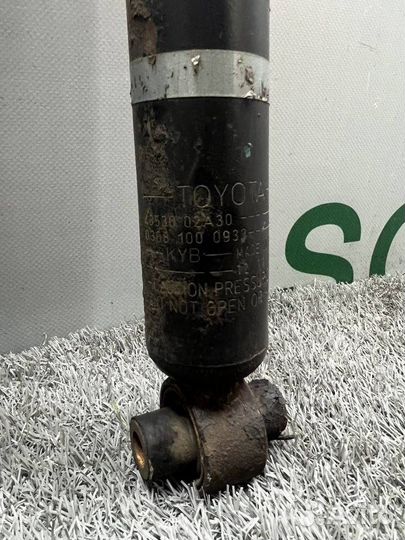 Стойка амортизатора задняя Toyota Auris 2013