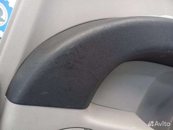 Обшивка двери задней правой Mitsubishi L200 KB 2.5