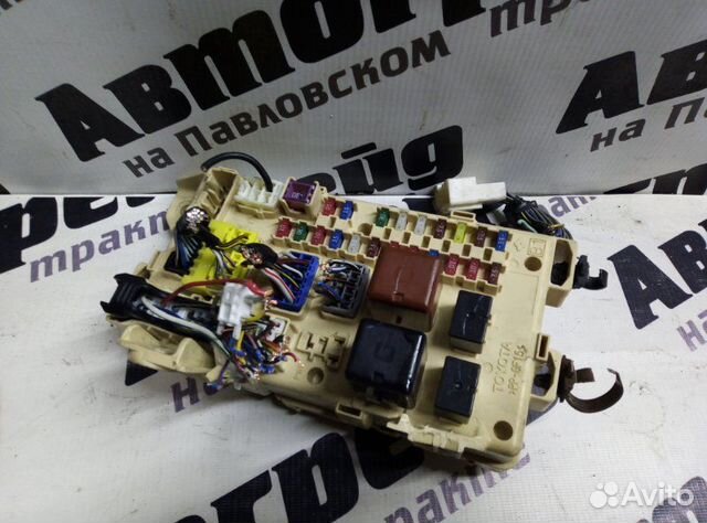 Блок предохранителей салонный Toyota Ipsum ACM26