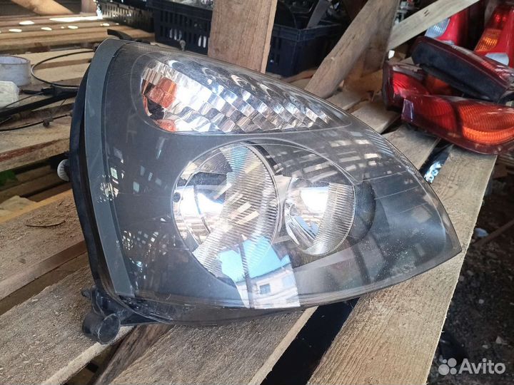 Передняя правая фара renault symbol 1