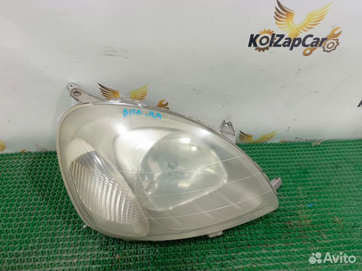 Фара правая Toyota vitz