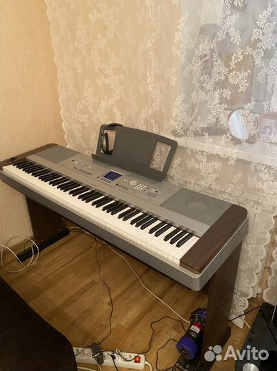Синтезатор, электронное пианино Yamaha DGX-640