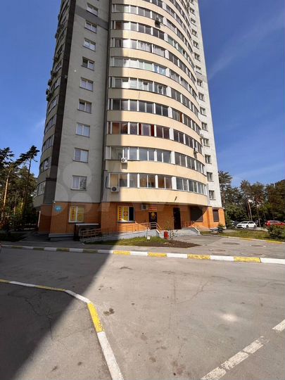 Торговая площадь в многоэтажном доме, 132.5 м²