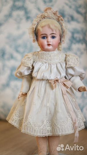 Шелковое платье и шляпка для антикварной куклы