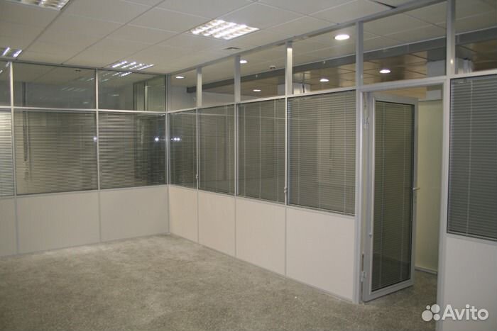 Стеклянная перегородка комбинированная стационарна