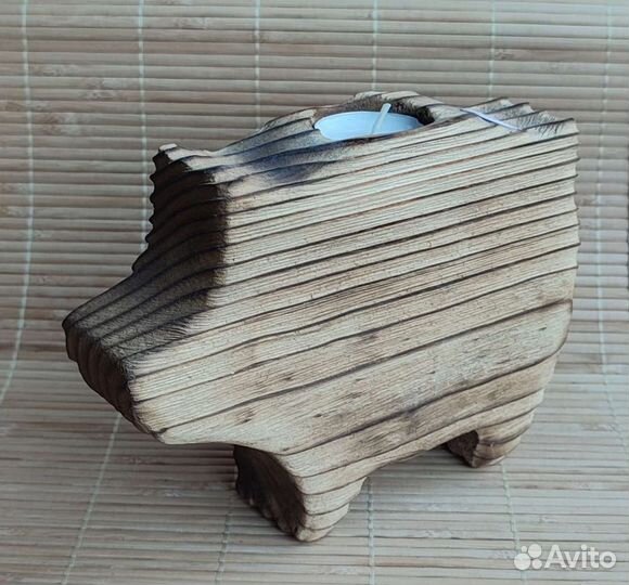 Подсвечник в виде свинки из дерева