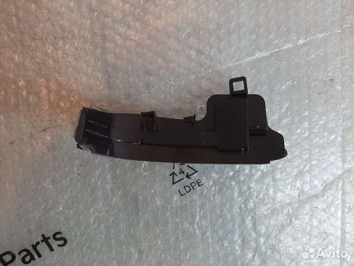 Повторитель левого зеркала Toyota Rav 4 XA50