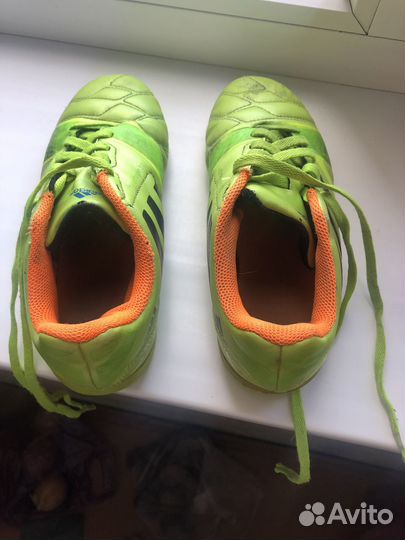 Футбольные бутсы adidas